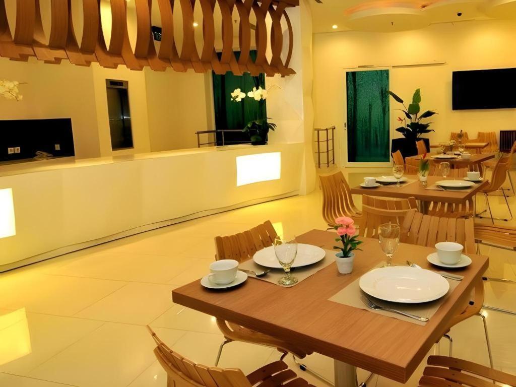 Clay Hotel Jakarta Buitenkant foto