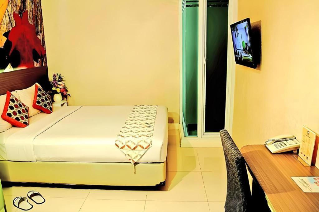 Clay Hotel Jakarta Buitenkant foto