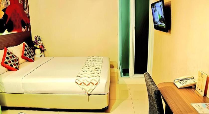 Clay Hotel Jakarta Buitenkant foto