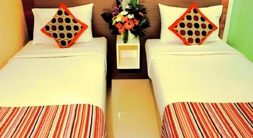 Clay Hotel Jakarta Buitenkant foto